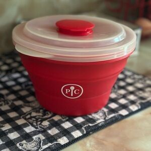 Pampered Chef Red Collapsible Microwave Popcorn Bowl with Clear Lid